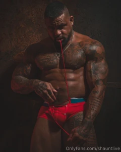 The things daddy can do with his mouth