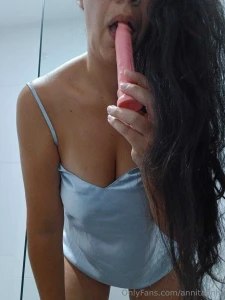 Hey honey i just finished masturbate with my dildo in the shower i