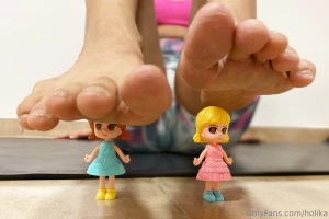 Oops when i walk i don t look down run little guy