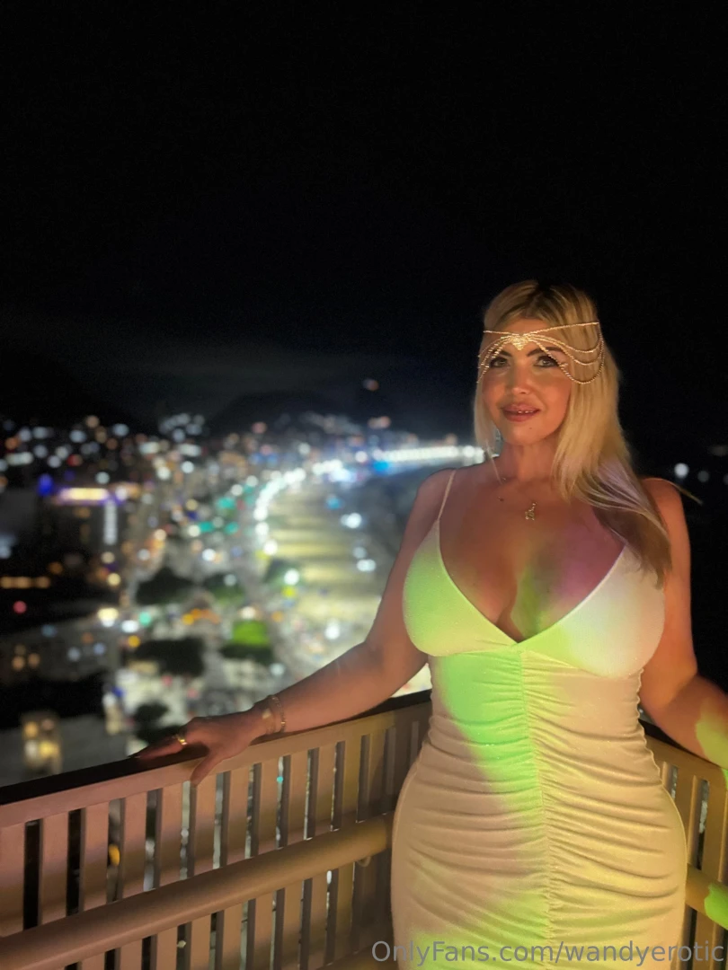 Your goddess is ready to give you a night of pleasure 