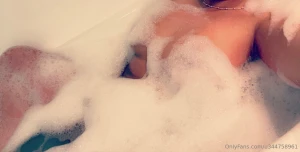 Hot water makes me horny part 1