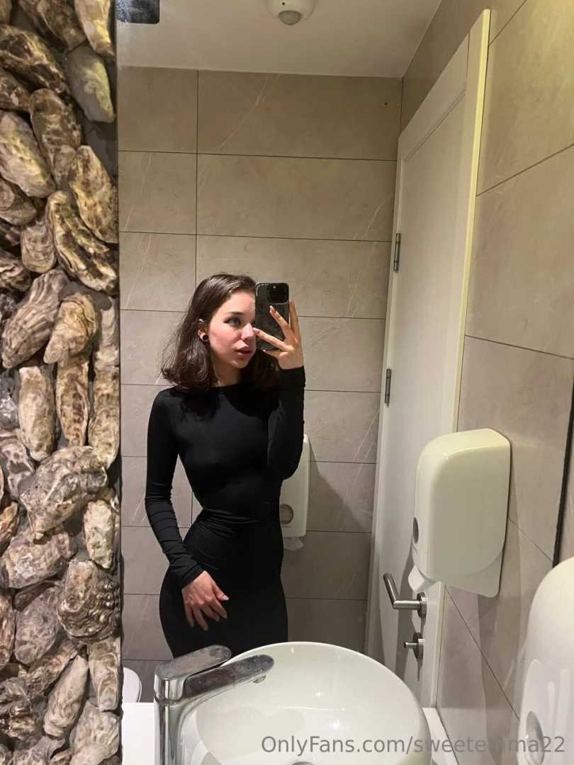 Wearing this dress i felt awkward i caught so many glances rate the 