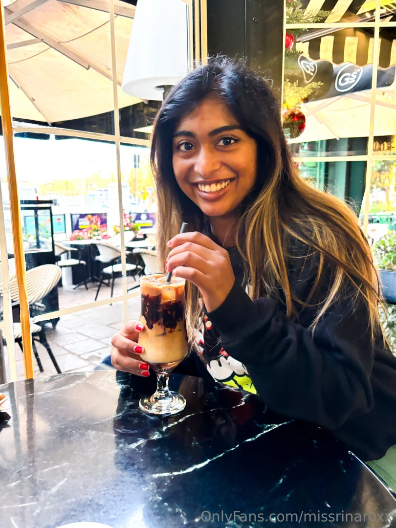 Yes i showed up to the cafe in my grinch sweater hehehe 