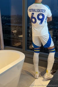 Just waiting for a mouth to fuck