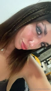 Do u like me with makeup on or do u prefer me natural