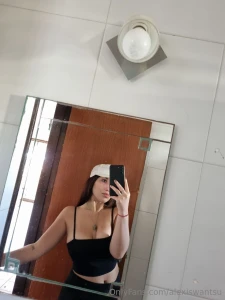 Sometimes i feel like my boobs just want to escape my tops but u