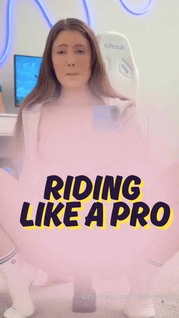 Just got my new xxxl bbc dildo and destroyed my pussy with it i was 