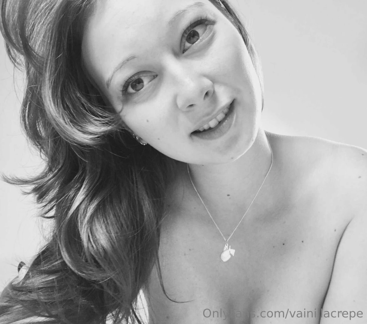 I love nudes open your dms for all nude and innocent 