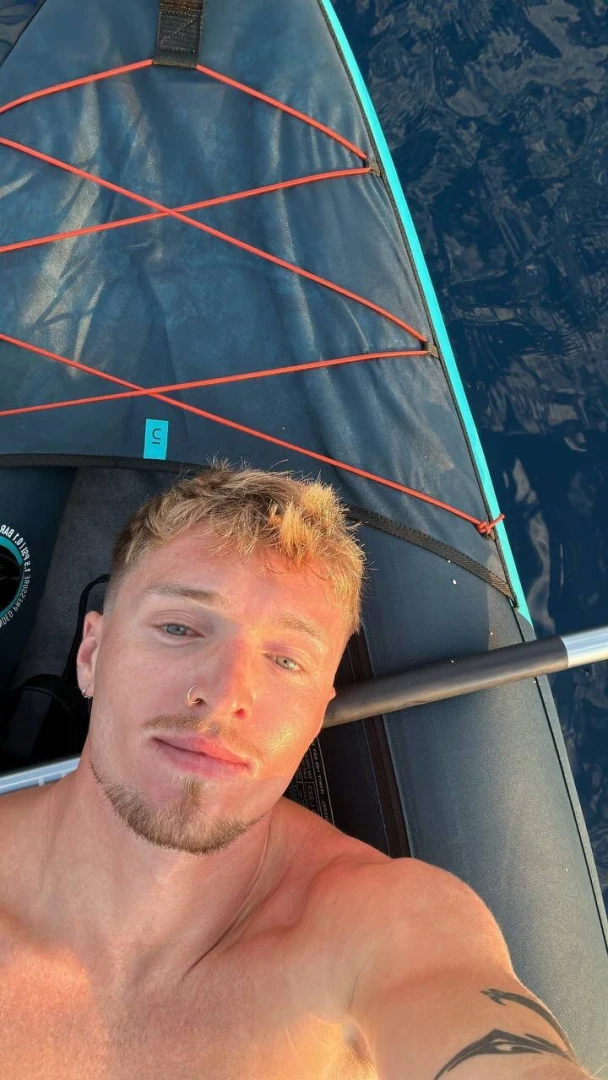 Subscribe for free check out thegoldenboy2000 and get the kinky chat part 2 