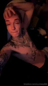 The bed s warm but i could make it hotter