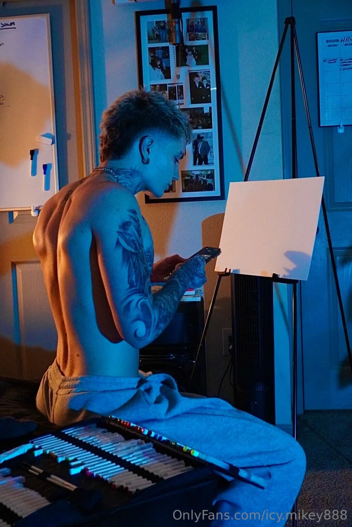 Creating something beautiful wanna be my muse 