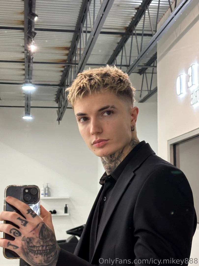 One glance that s all it takes 