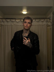 Outfit says i m a problem and i agree part 1