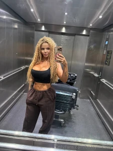 Keep stroking baby i m watching