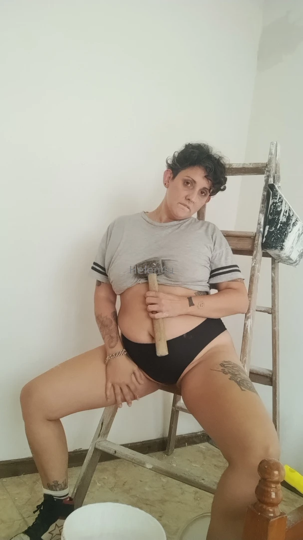 I m looking for a tool to fill a hole can you help me 