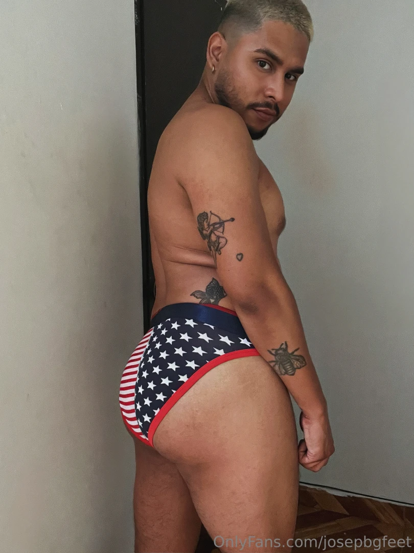 Do you think that my ass is juicy 