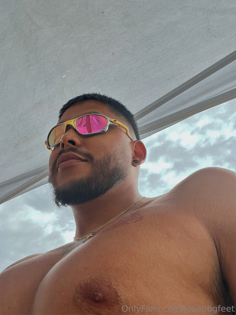 Do you like my beard i would like to have your little ass sitting on 