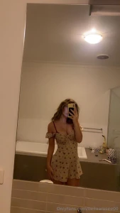 I know this top looks kinda old but i doubt u care