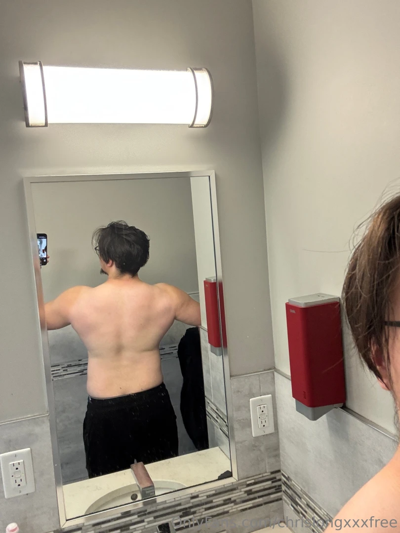 I know you wanna feel how strong daddy is 