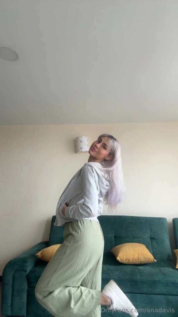 Do you like the outfit i m wearing today 