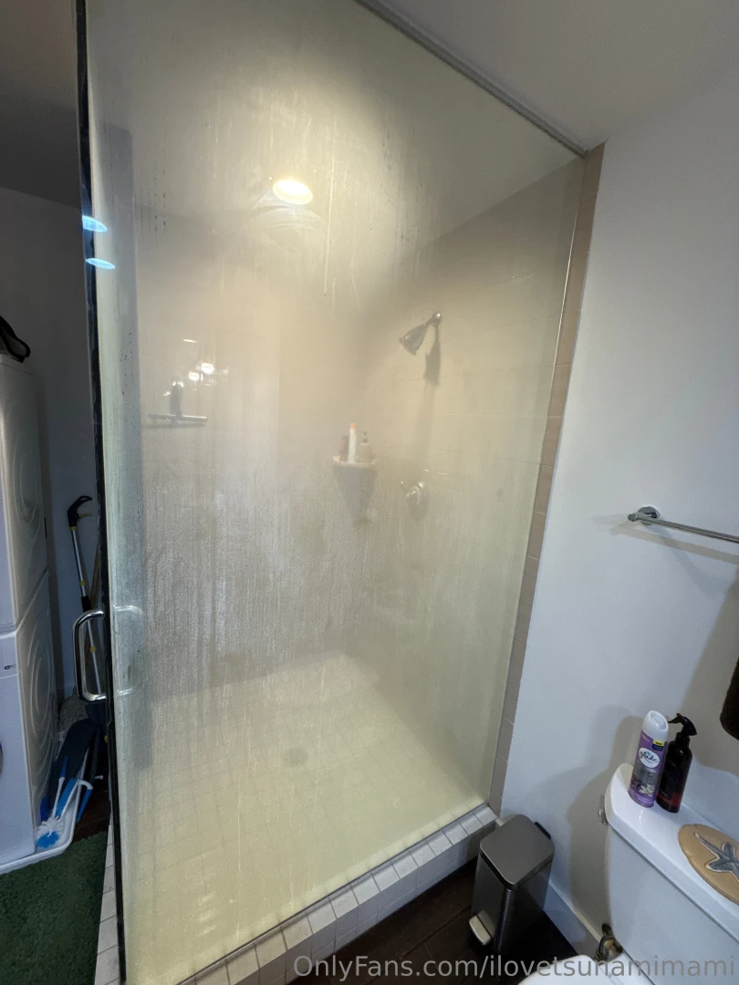 About to do a suprise shower live in 3 2 1 