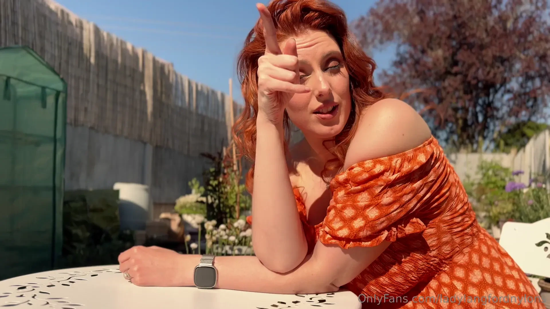 It s lovely and sunny in the garden today and i feel like to relaxing 