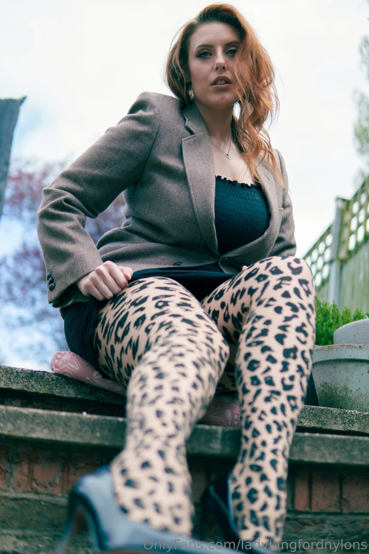 So maybe the best way to showcase these tights is to do it outside part 1 