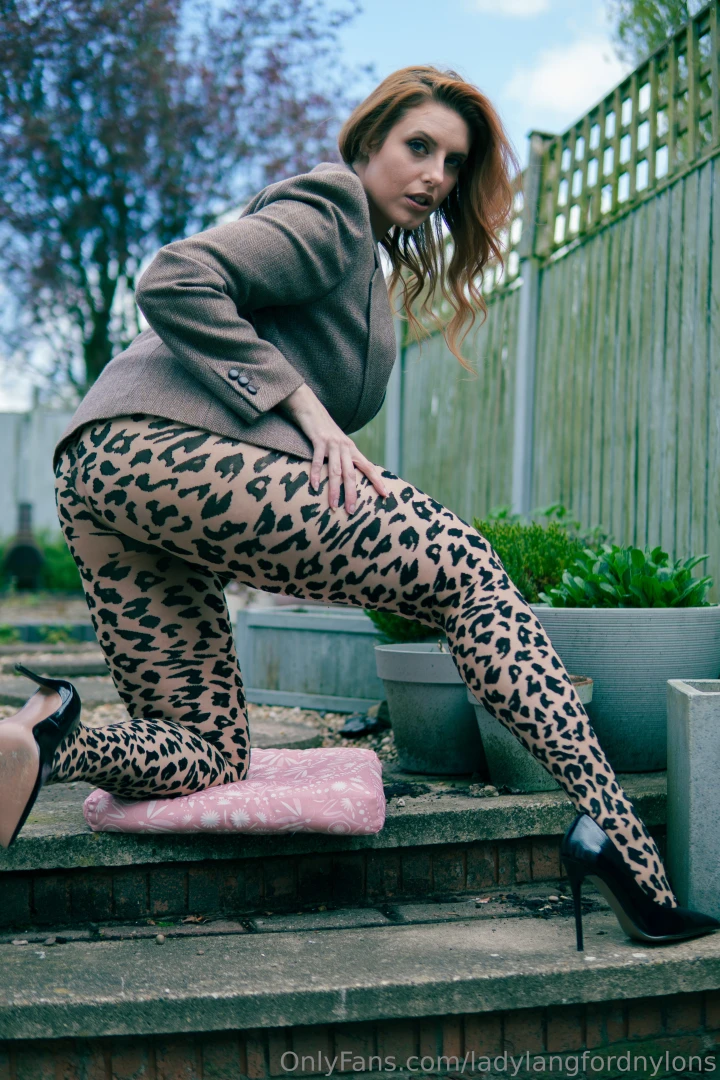 So maybe the best way to showcase these tights is to do it outside part 7 