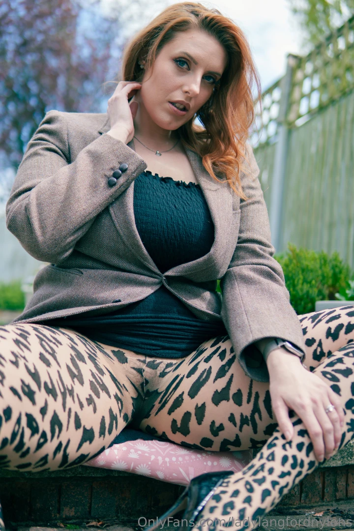 So maybe the best way to showcase these tights is to do it outside part 6 