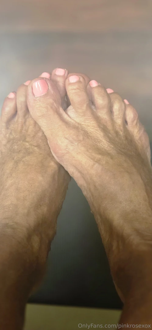 Got new polish on my toes do you like the shade 