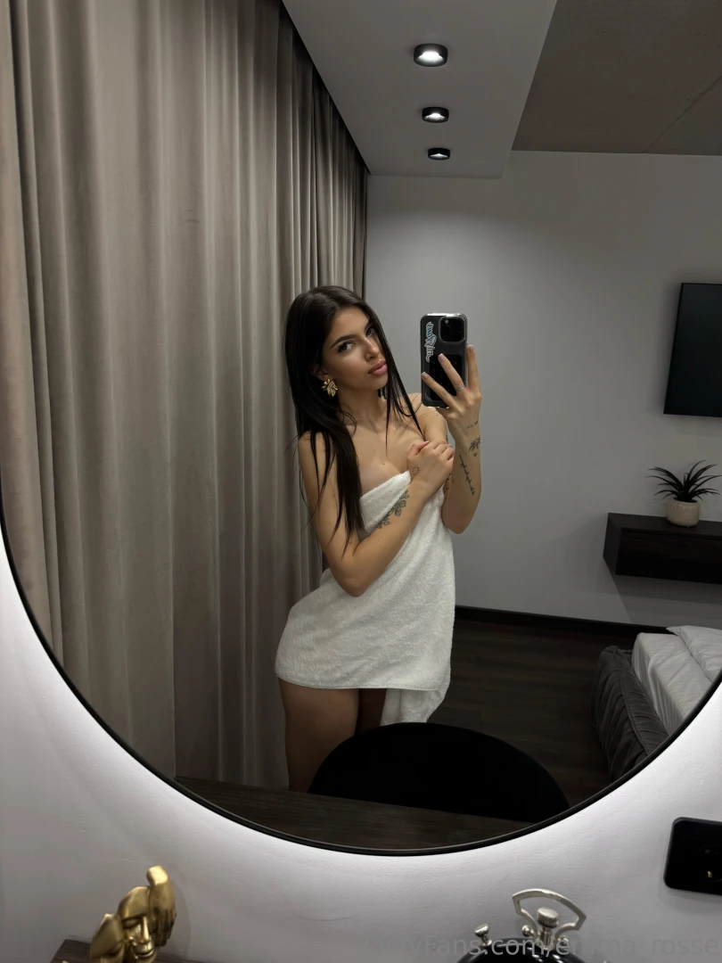 I wonder what s hiding under the towel part 1 