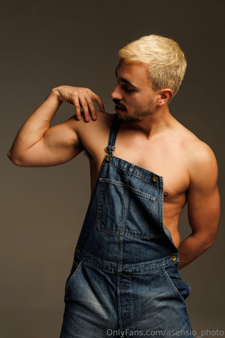 New model en asensiophoto7 se llama tomas viajoconmimochila cuenta de 