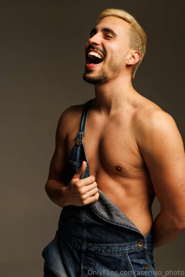 New model en asensiophoto7 se llama tomas viajoconmimochila cuenta de part 1 