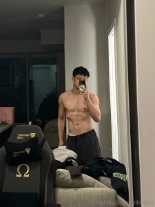 I cleaned up the chair after i took this selfie