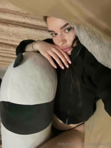 Im so lonely tonight wish someone would join me and make my night