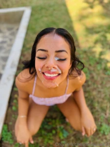 Te pongo mi carita para que me des tu lechita