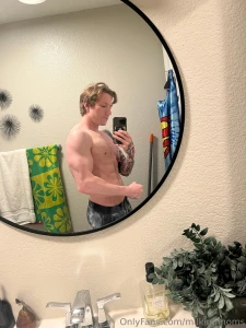 One day closer to friday here are a few pics i took this morning part 1