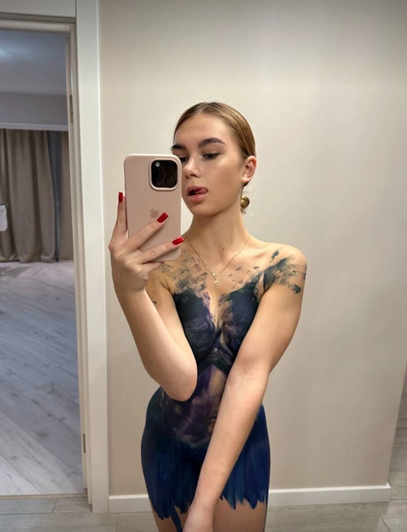 When i paint it s like i dissolve into lines colors and moods it s not 