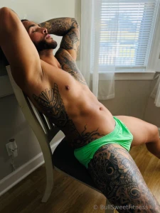 Daddy s gonna need you to sit on this lap asap