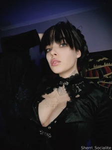 I can read your mind i bet you re thinking gosh she s so hot i wonder
