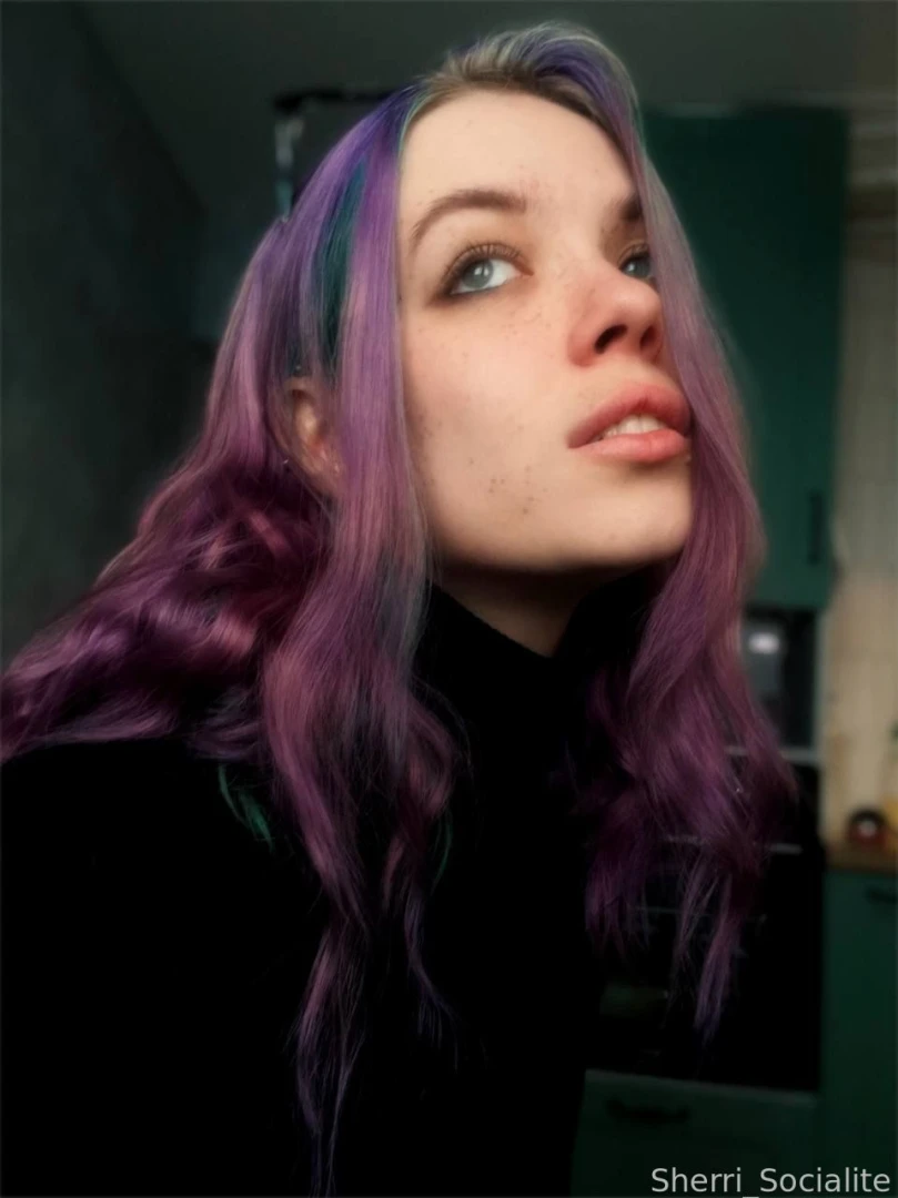 I drew cute freckles on my face to put myself into spring mood or do i part 1 