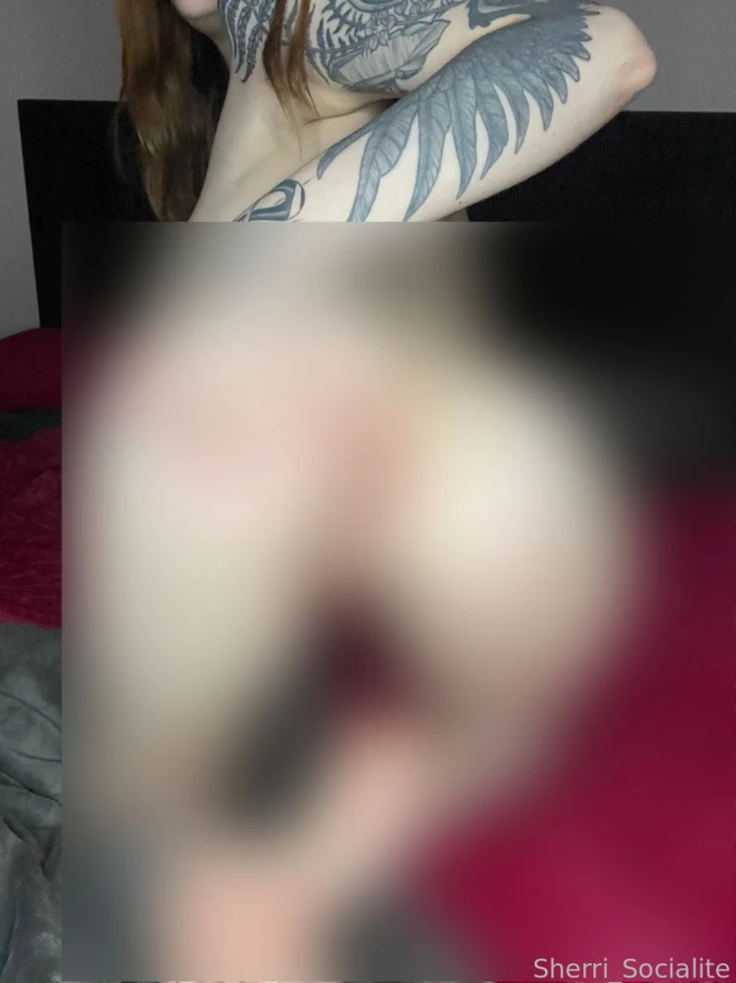 I m here without panties with a naked pussy and i m spreading it and 