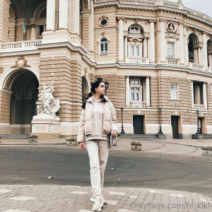 Architecture is impressive but i bet your eyes are still on me