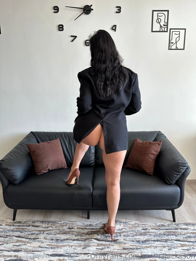 Elegance is in the air but my thoughts are elsewhere 