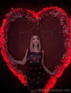 The combination of red and black what makes me inspired every day tell