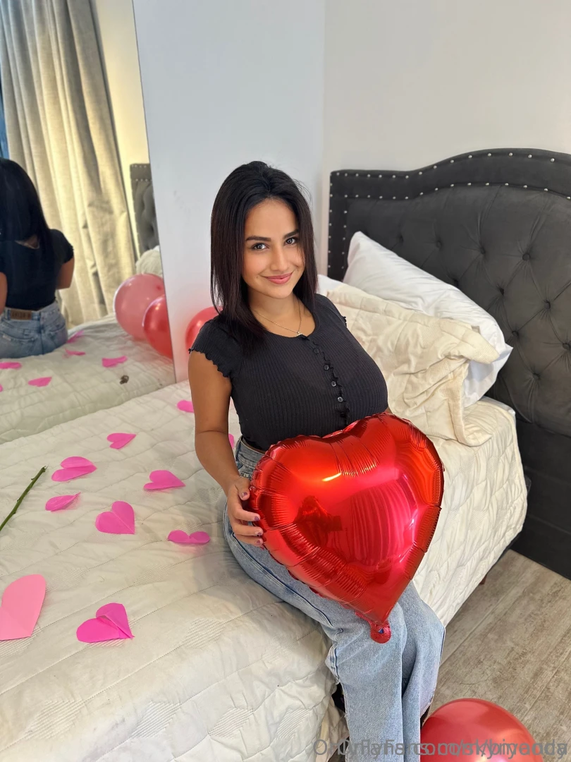 My bestie just started her of too amp i know ur gonna love her shes so 