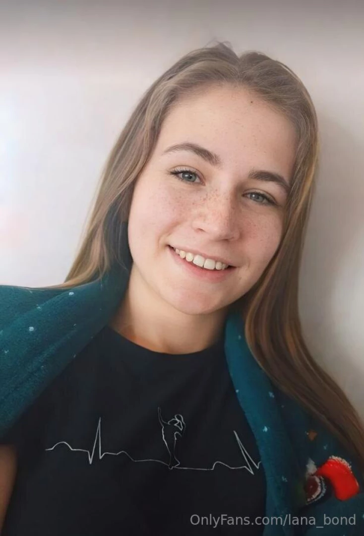 Honeyfoxvip is wet right now busty babe honeyfoxvip honeyfoxvip loves part 38 