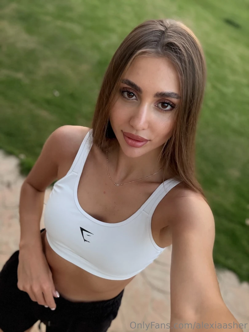 An evening jog always contributes to good health and mood 