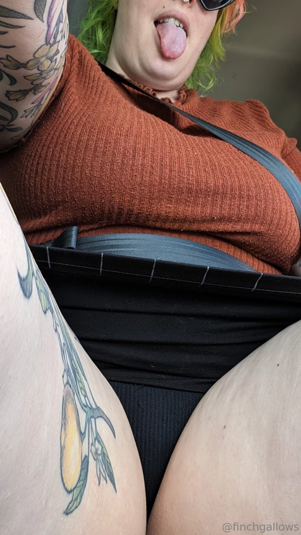 Took an upskirt pic in the car while boytoy and i run errands 