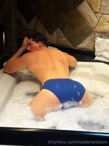 Do you want to apply the foam on my body i need your help come and